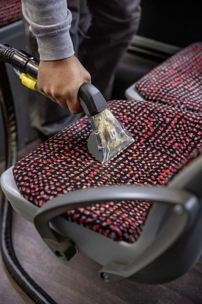 Моющий пылесос для химчистки мягкой мебели Karcher Puzzi 8/1 W-001 фото