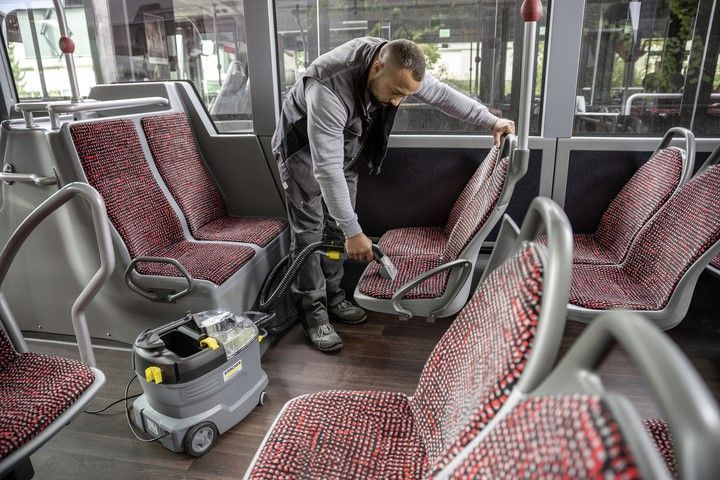 Моющий пылесос для химчистки мягкой мебели Karcher Puzzi 8/1 W-001 фото